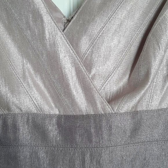 NWOT HP⭐ Adrianna Papell Ruffled V-Neck Special Occasion Dress Size 10 - Picture 2 of 7